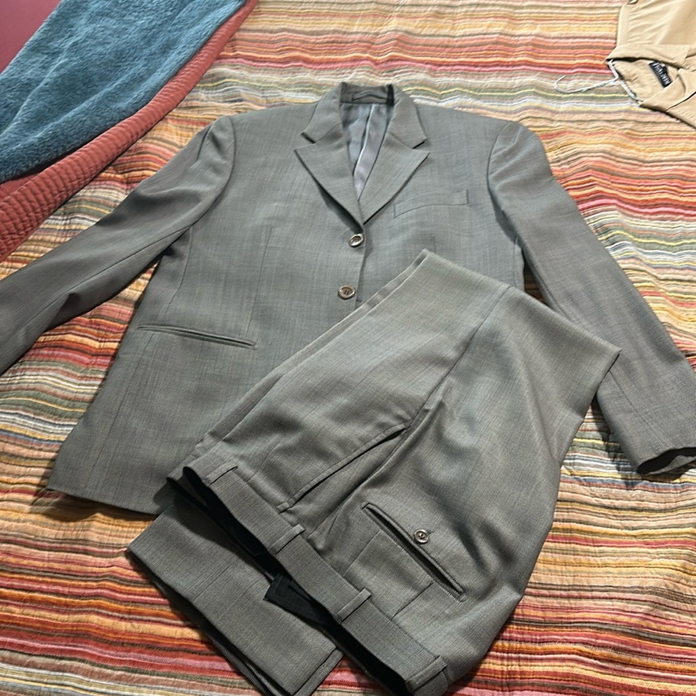 Men’s suit. Gray. Designed and hand tailored in Dubai.